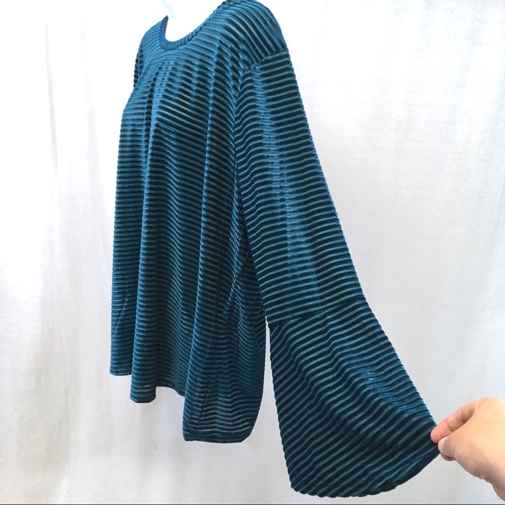 MICHAEL KORS Plus Velvet Stripe Flutter Sleeve 3X - Picture 2 of 8